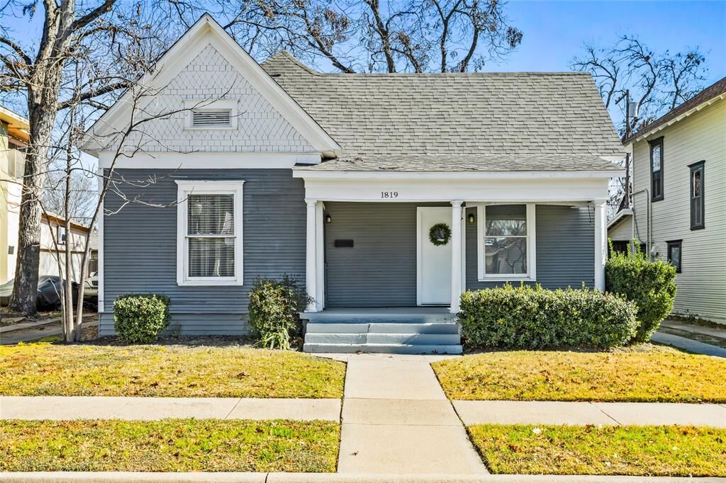 Property Photo:  1819 College Avenue  TX 76110 