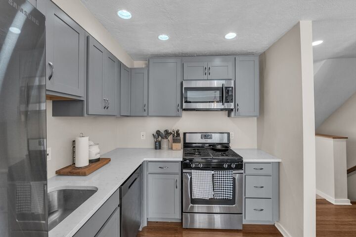 Property Photo:  18 Merlin Court 18  MA 01602 