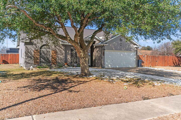 Property Photo:  401 Kates Way  TX 78634 