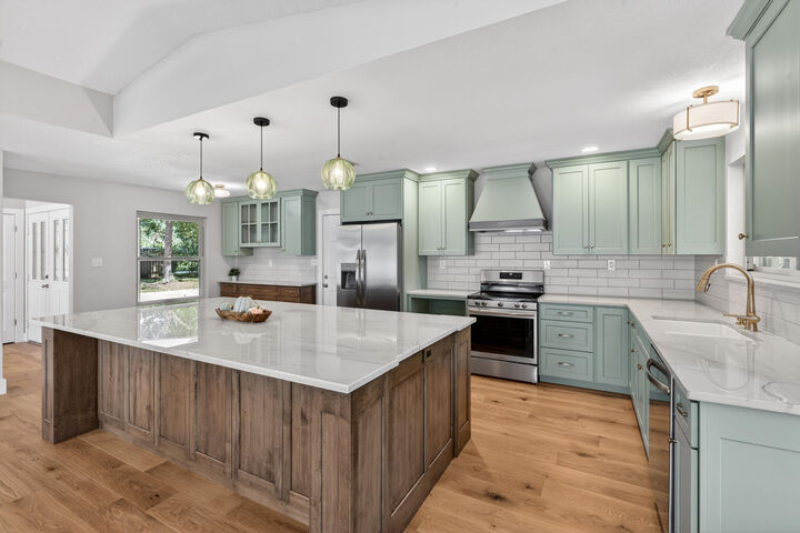Property Photo:  1013 Lake Drive  FL 32578 