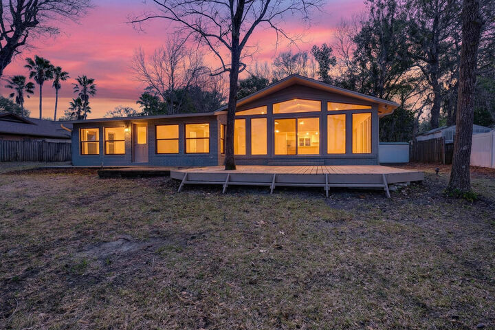 Property Photo:  1013 Lake Drive  FL 32578 