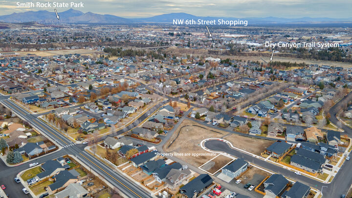 Property Photo: 851 NW 18th Court OR 97756