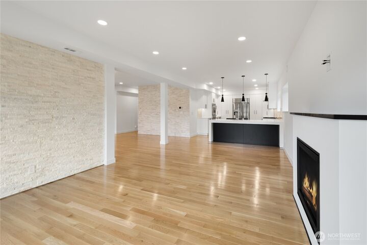 Property Photo:  6402  106th Avenue NE  WA 98033 