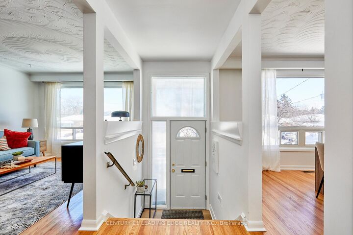 Photo de la propriété:  122 Allanford Road  ON M1T 2N5 