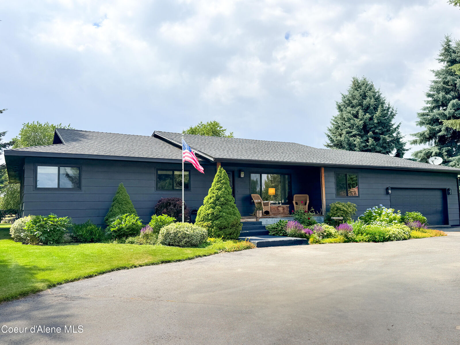 Property Photo:  9481 N Chateaux Dr  ID 83835 