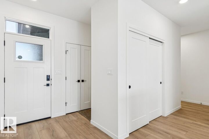 Property Photo:  22927 80 Avenue NW  AB T5T 5X7 