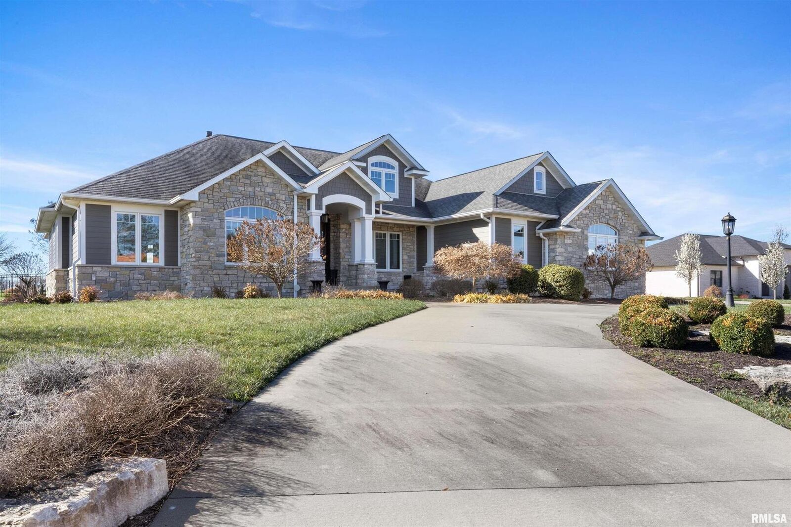 Property Photo:  2205 Kingspointe Drive  IL 62959 