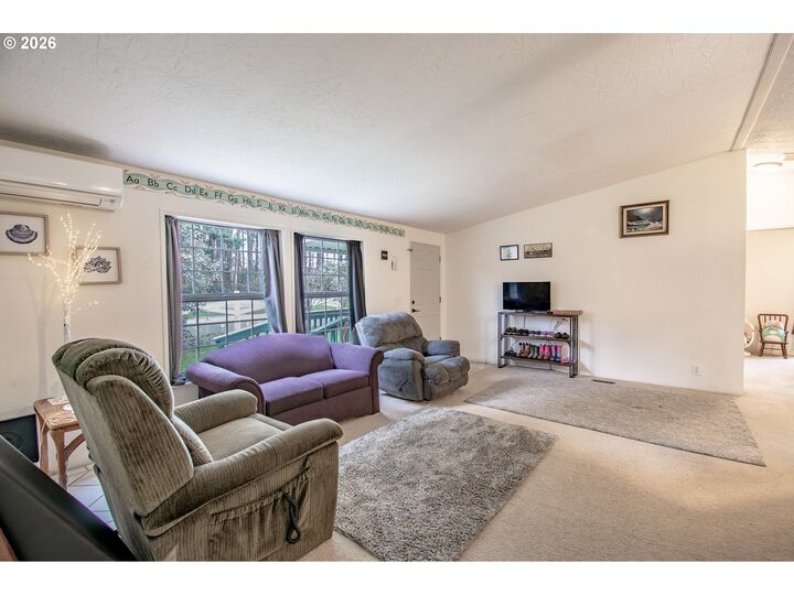 Property Photo:  700 N Mill St 1  OR 97426 