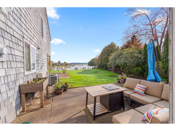 Property Photo:  601 N Tomahawk Island Dr  OR 97217 