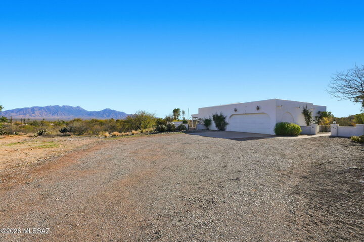 Property Photo: 615 W Continental Road AZ 85622