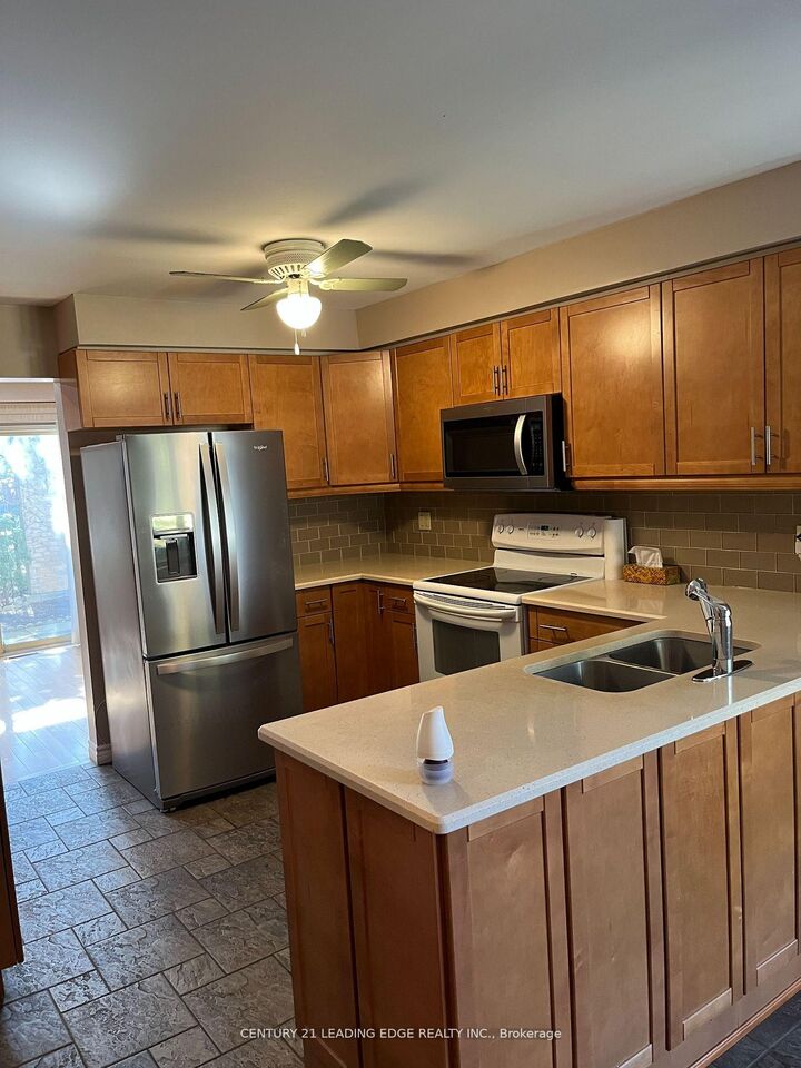 Property Photo:  2275 Credit Valley Road 75  ON L5M 4N5 