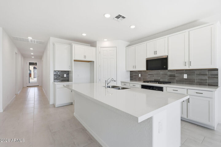 Property Photo: 23033 E Diana Way AZ 85142