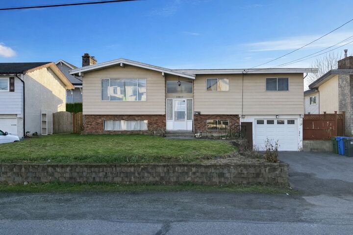 Property Photo:  32052 Melmar Avenue  BC V2T 1E6 