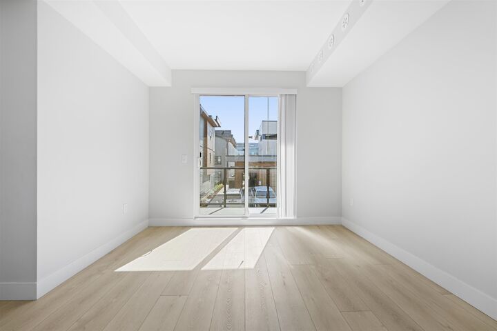 Property Photo: 30530 Cardinal Avenue 23 BC V2T 0L5