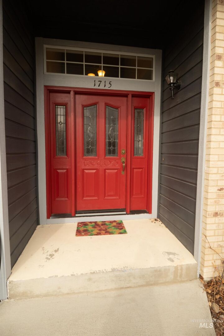 Property Photo:  1715 Queens Ct  ID 83647 