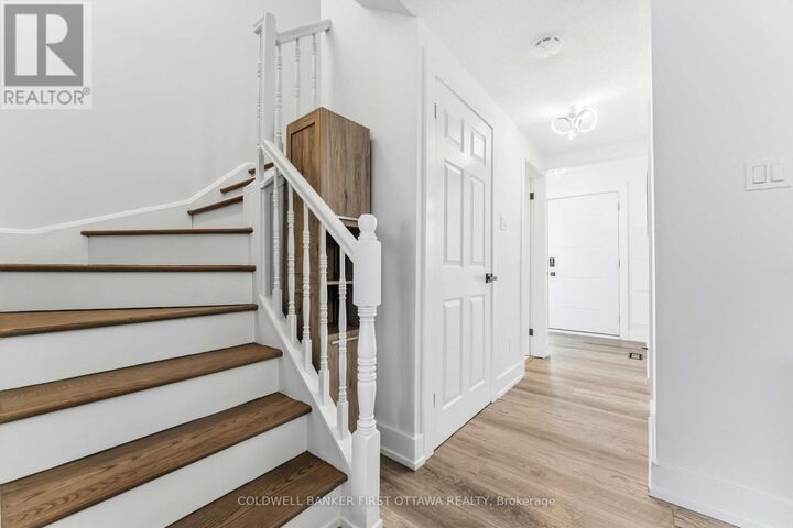 Property Photo:  33 Monterey Drive  ON K2H 7A9 