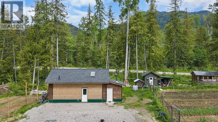 Photo de la propriété:  16317 Bowe Road  BC V0B 1E0 