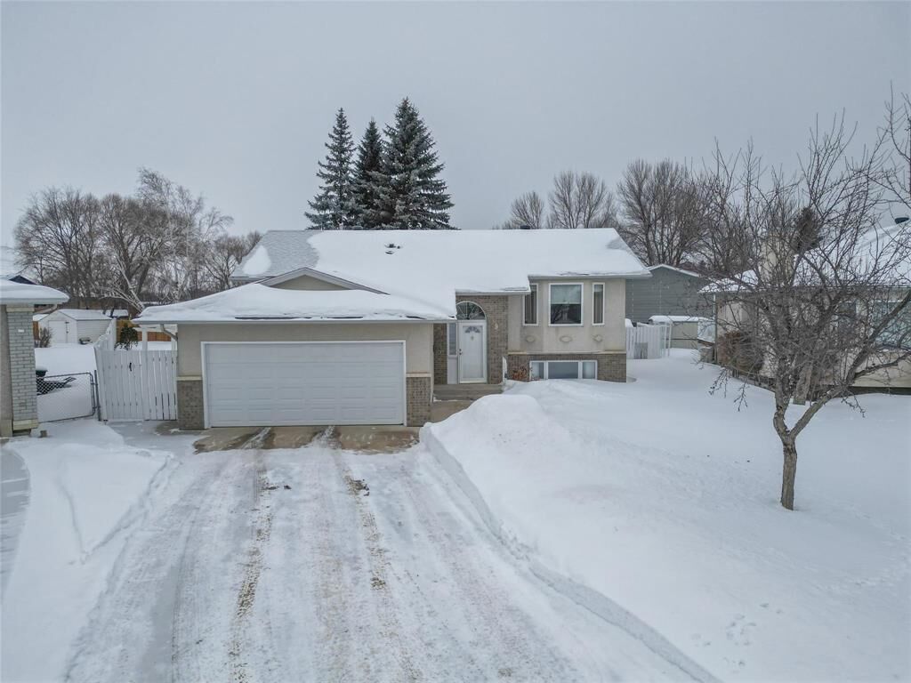 Property Photo:  9 Harrington Place  MB R7B 3S5 