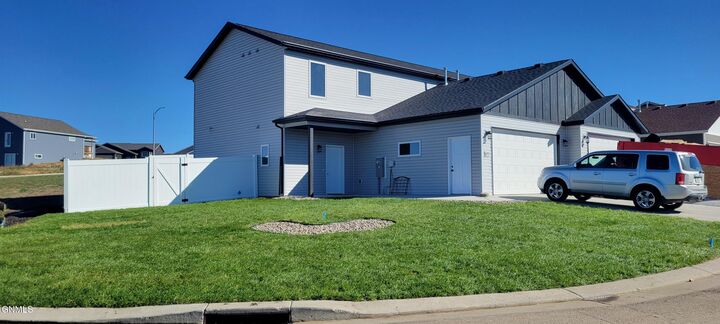 Property Photo:  6933 Butler Loop  ND 58504 
