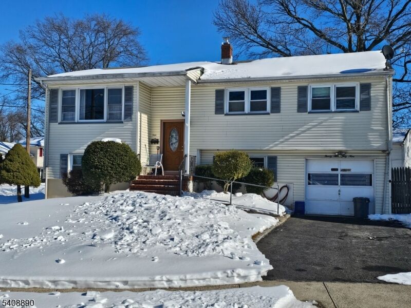 Property Photo:  2469 Macarthur Dr  NJ 07083 