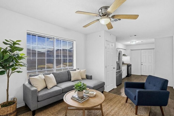 Property Photo:  1430 E 32nd 1/2 Street  TX 77022 