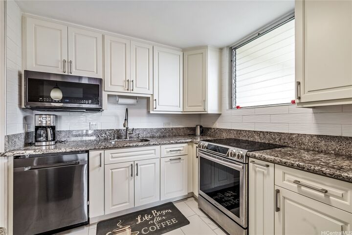 Property Photo:  1717 Ala Wai Boulevard Ph Ii7  HI 96815 