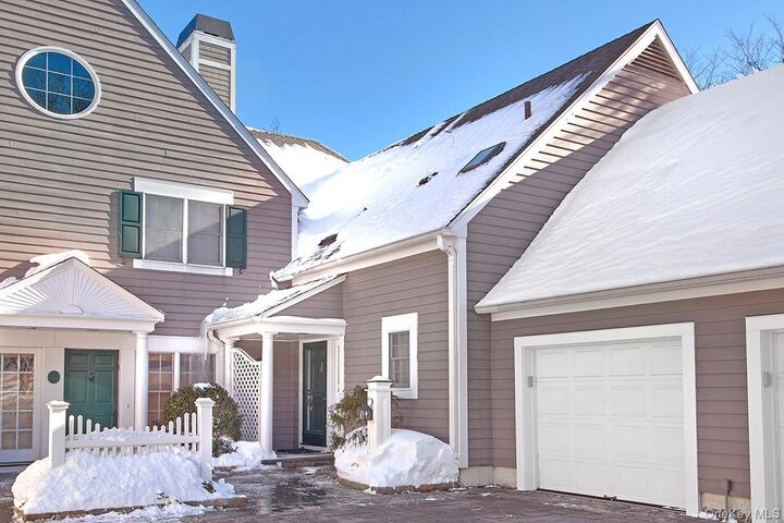 Property Photo:  5 Wyndham Close  NY 10605 