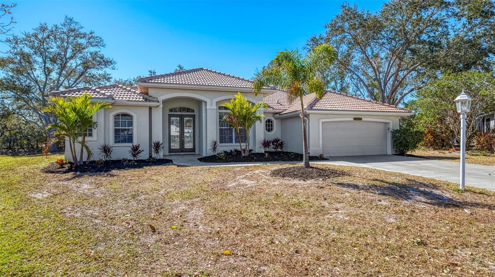 Property Photo:  4900 Old Oakleaf Drive  FL 34233 