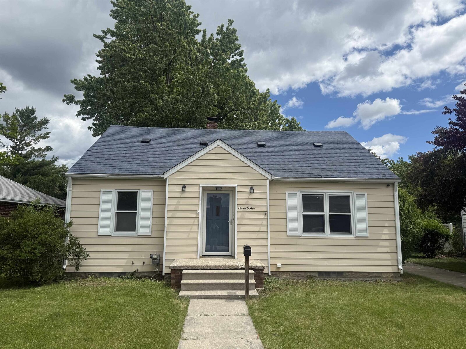 Property Photo:  705 S Hampton Street  MI 48708 