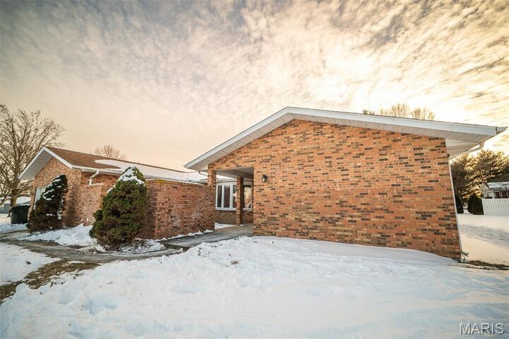 Property Photo:  123 Jefferson Drive  IL 62298 