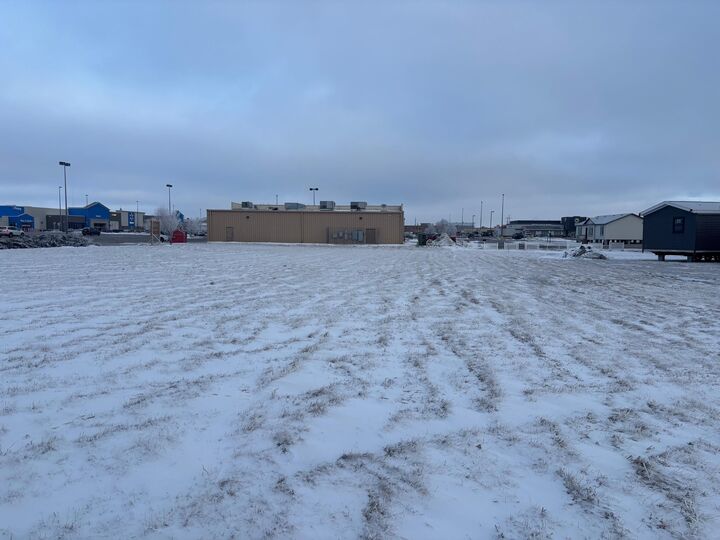 Property Photo:  325 40th Ave SW  ND 58701 