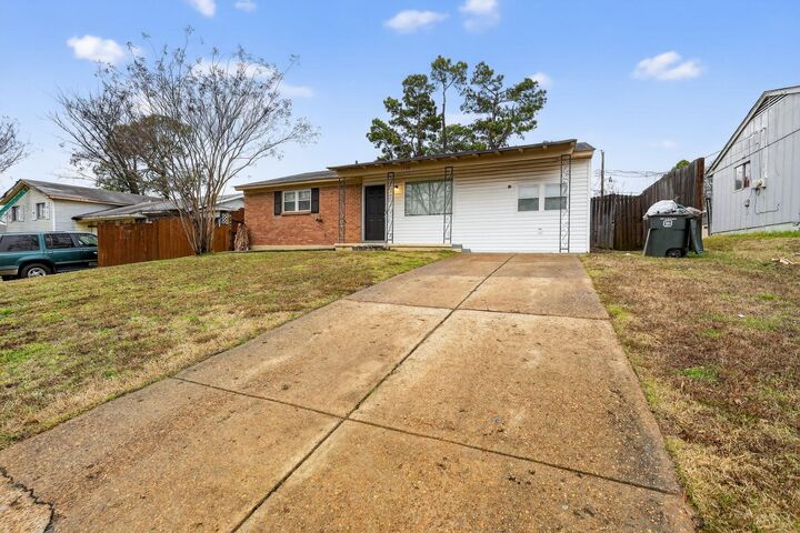 Property Photo:  748 Western Park Dr  TN 38109 