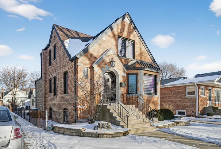 Property Photo:  5321 S Nordica Avenue  IL 60638 