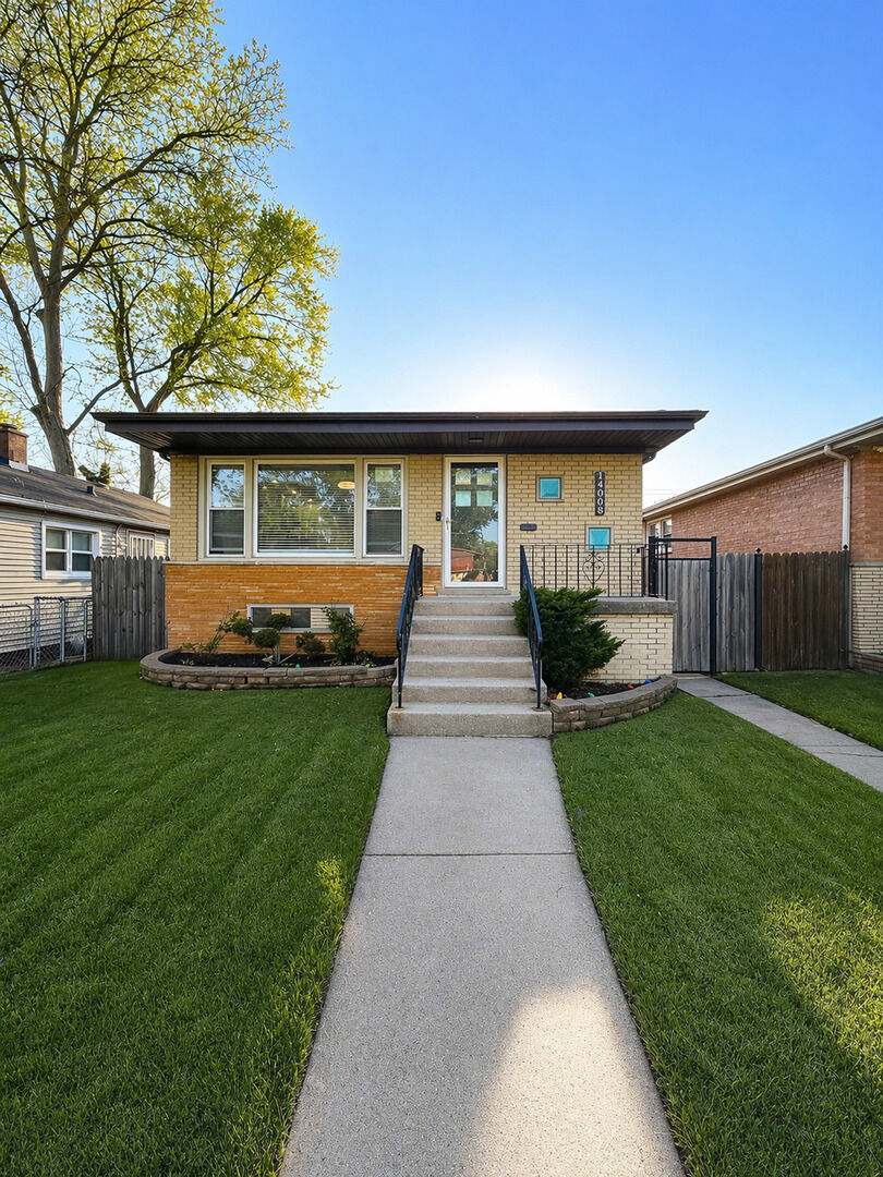 Property Photo:  14008 S Saginaw Avenue  IL 60633 
