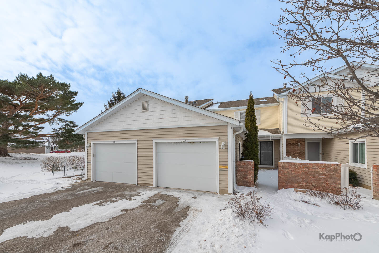 Property Photo:  102 N Waterford Drive  IL 60194 