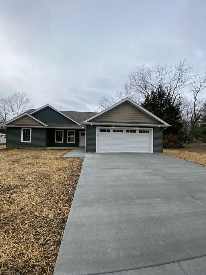 Property Photo:  307 Schneider Street  IL 62918 