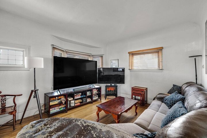 Property Photo:  976 Park St  CA 94501 