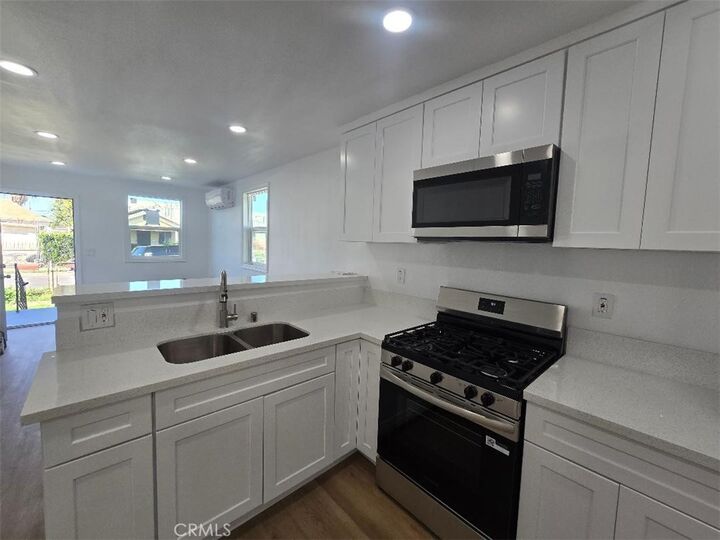 Property Photo:  10722 Anzac  CA 90059 