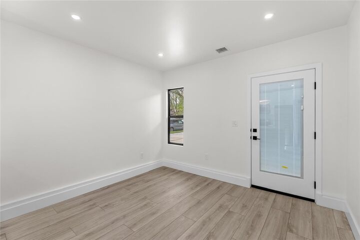 Property Photo:  19703 Blythe Street  CA 91306 