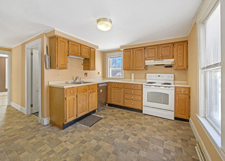 Property Photo:  59 Thatcher Street  ME 04401 