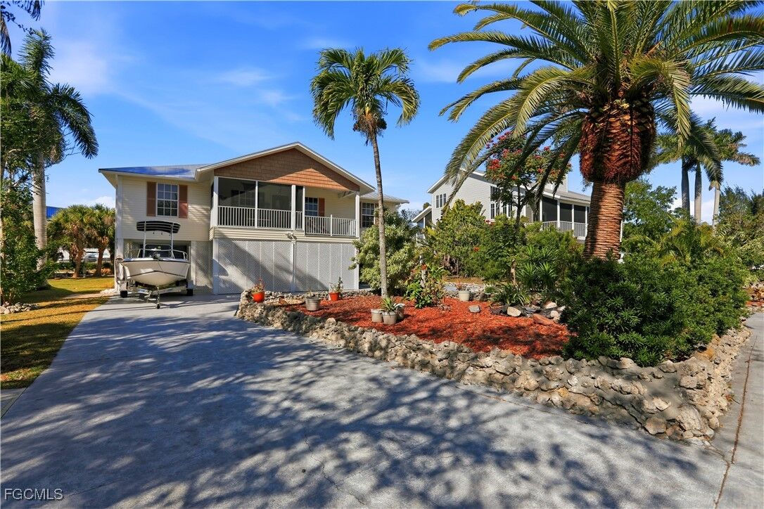 Property Photo:  7692 Myrsine Circle  FL 33922 