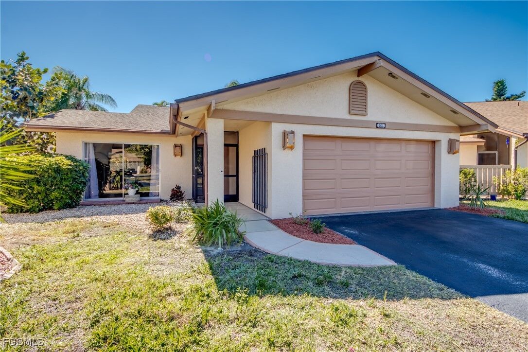 Property Photo:  6425 Royal Woods Drive  FL 33908 