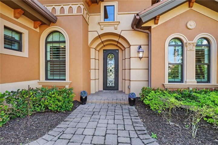 Property Photo:  7352 Lantana Way  FL 34119 