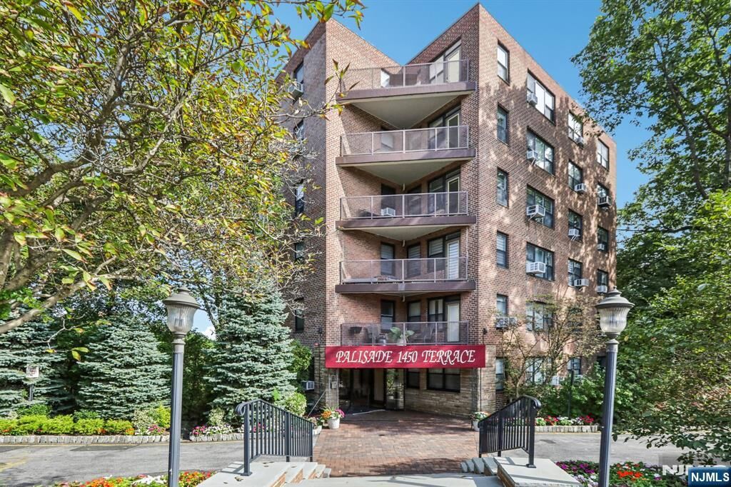 Property Photo:  1450 Palisade Avenue 5J  NJ 07024 