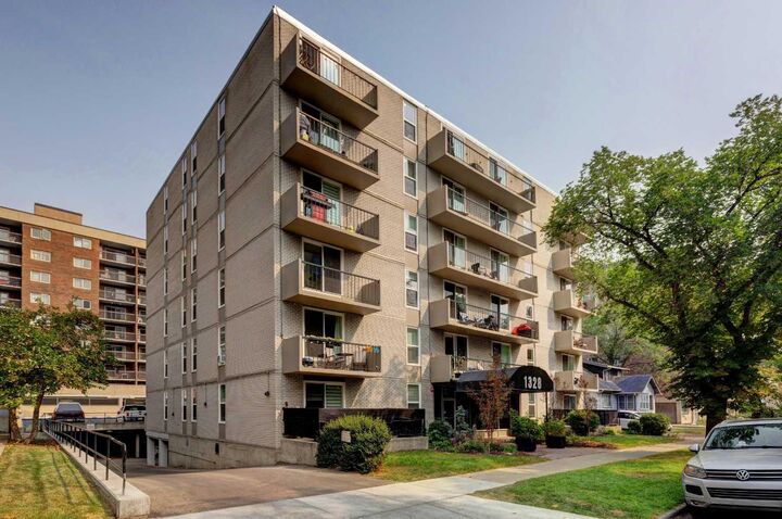 Property Photo:  1328 13 Avenue SW 602  AB T3C 0T3 