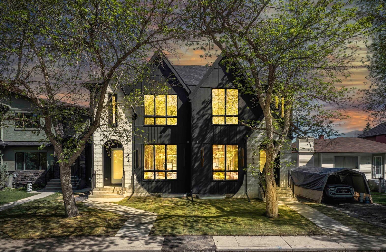 Property Photo:  432 23 Avenue NW  AB T2M 1S4 