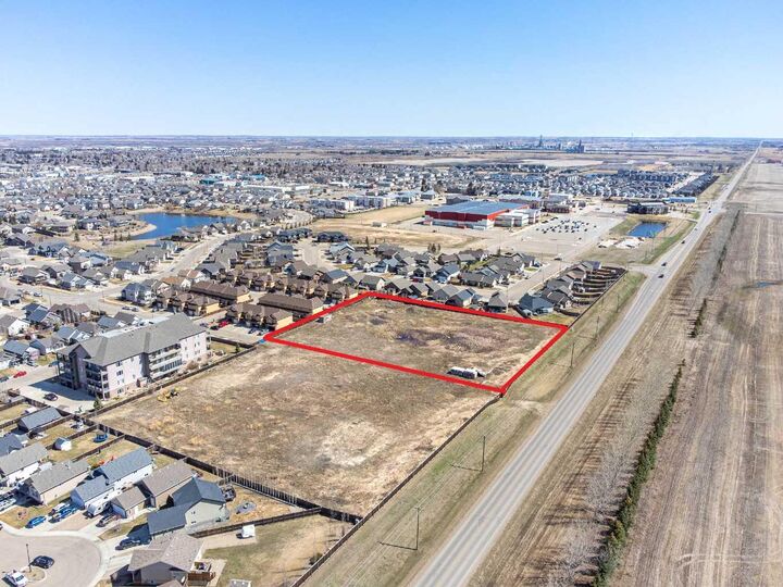 Property Photo: 1307 53 Avenue AB T9V 2K8