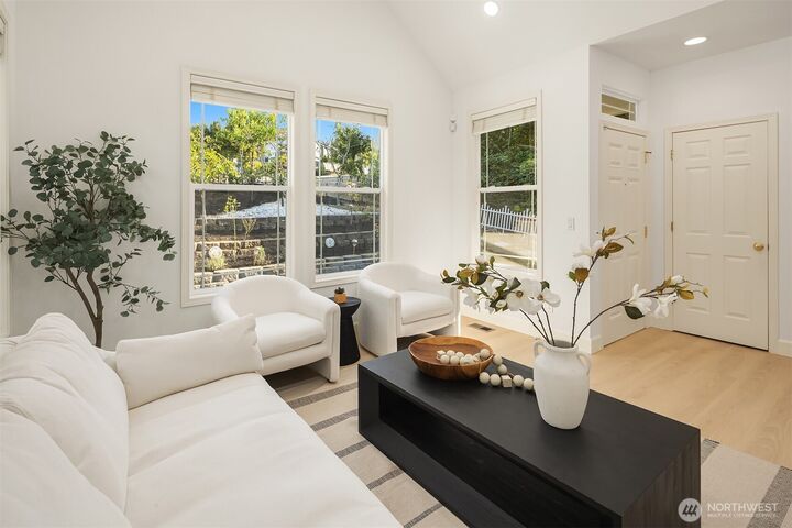 Property Photo: 16255 SE 66th St WA 98006