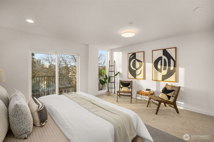 Property Photo:  914 C  15th Avenue  WA 98122 