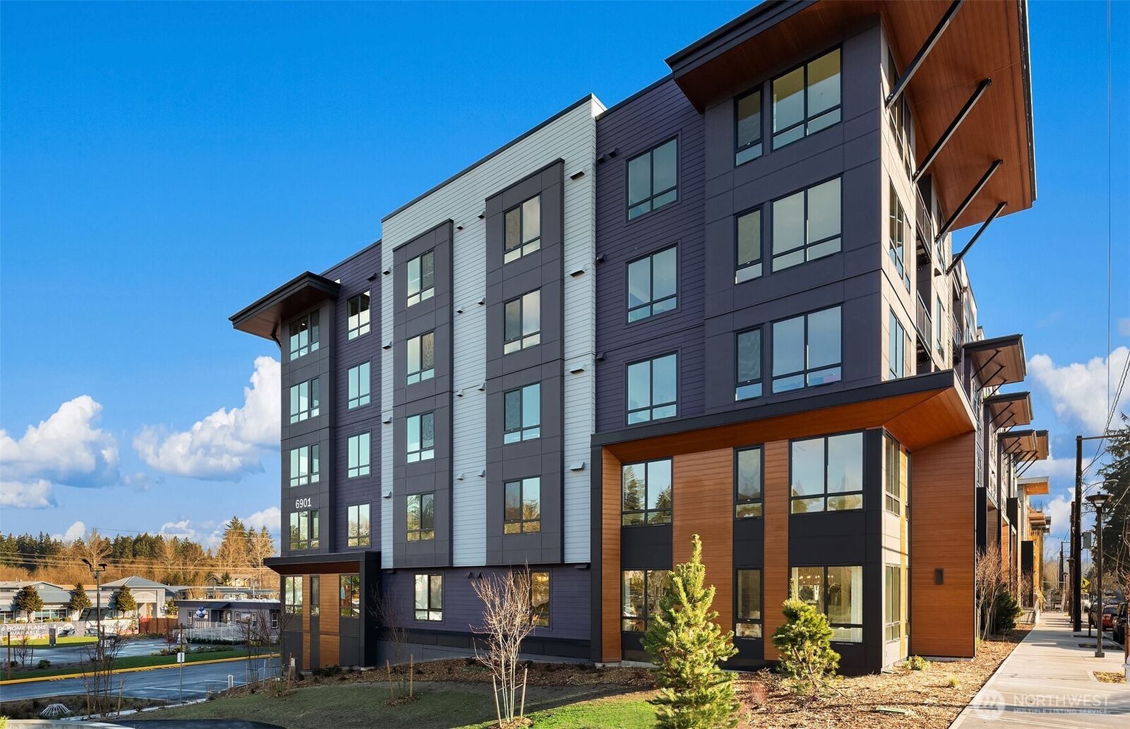 Property Photo:  6901 NE 184th Lane 408  WA 98028 